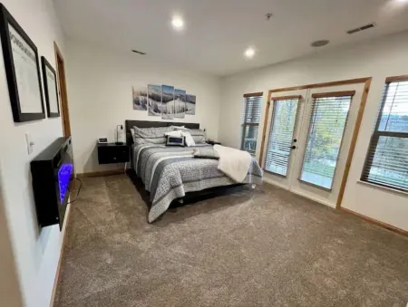 Spacious Eden Retreat – Modern Comfort, Scenic Views & Room for 11