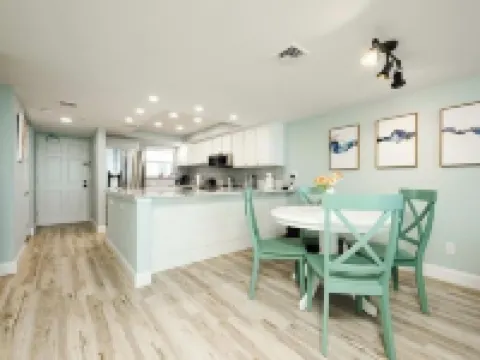 Direct Ocean Front Condo steps away from the Beach! Hotels in Ponce Inlet
