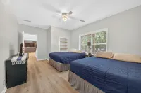 Game Room, Quiet Cove & Dock!  Lakefront! Sleeps 16