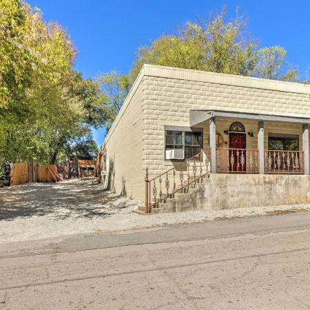 Quiet, Historic Manor Located in Ghost Town!