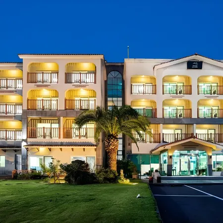 The Bay Jeju Resort Отели рядом с достопримечательностью «Храм Хелимса»