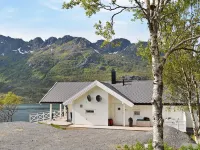 8 person holiday home in Tengelfjord Hotels in Hadsel