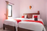 RedDoorz Near Jawa Timur Park 3 - Pensions