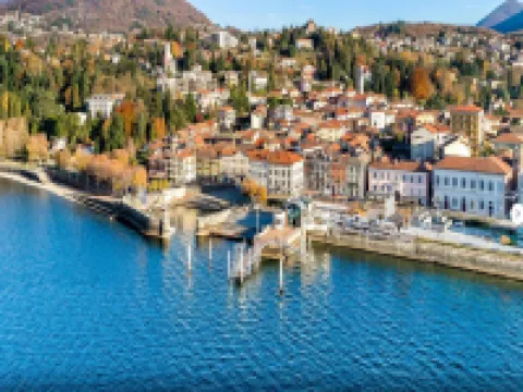 Holiday Home in Italy with Sea Views Hoteles en Luino