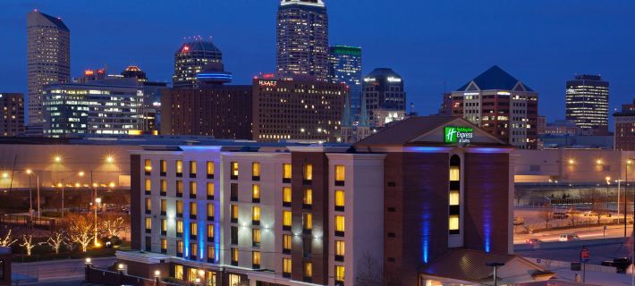 Holiday Inn Express & Suites INDIANAPOLIS DTN-CONV CTR AREA by IHG Hotel a Indianapolis