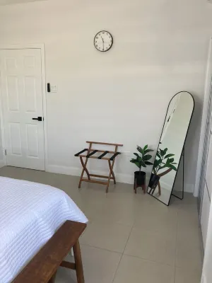 Modern, Cozy, Airy 3-Bedroom Tropical Escape in Oceanpointe, Hanover, Jamaica Hotels in 
