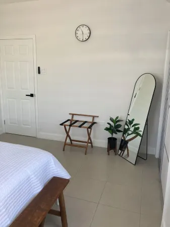 Modern, Cozy, Airy 3-Bedroom Tropical Escape in Oceanpointe, Hanover, Jamaica Отели в г. Лусеа