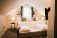 Cozy 3 Bedroom Bungalow Near Great Lakes Crossing & Pine Knob