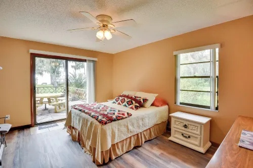 'Pirate Cove' Home in Welaka: Dock & River Access! - parking