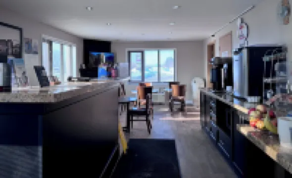 Super 8 by Wyndham Guelph