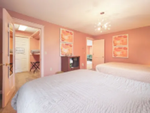 Modern Retro Apartment 20 Mins to Bar Harbor w/ Firepit, Grill & Pacman