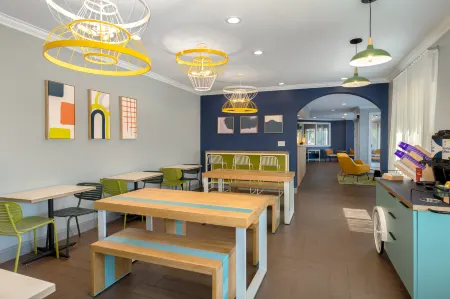 Spark by Hilton Wilmington Carolina Beach Rd Отели в г. Нью-Хановер