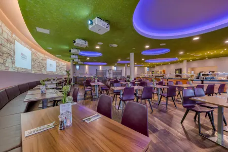 Hilton Garden Inn Stuttgart NeckarPark Отели рядом со станцией Главный вокзал Штутгарта