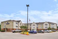 Candlewood Suites Beaumont by IHG - parking