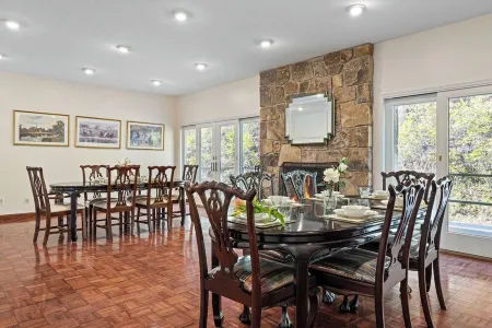 Historic Souther Country Inn - 11 Br Lodge Perfect for Get Togethers!