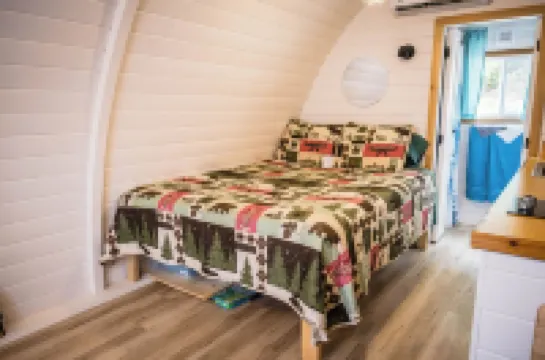 Ridgetop Retreat Cabin at Highland Hideaways - Arcade & Drive-in Theater