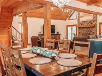 Newly Renovated White River Retreat, Breathtaking Views of the River, Sleeps 18 Ξενοδοχεία στην πόλη Izard County