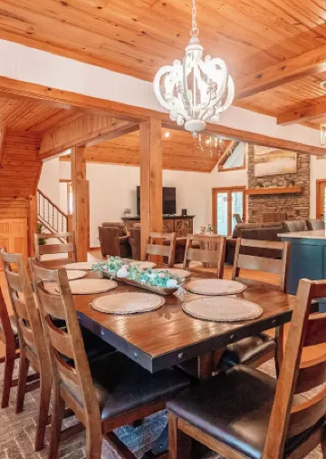 Newly Renovated White River Retreat, Breathtaking Views of the River, Sleeps 18