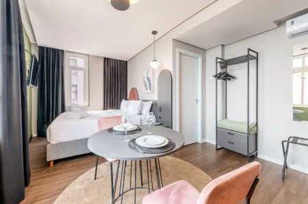 Xtay Cais Rooftop - Estúdios Completos Com Wifi e Academia, No Centro Histórico de Porto Alegre Отели рядом с достопримечательностью «Public Library»