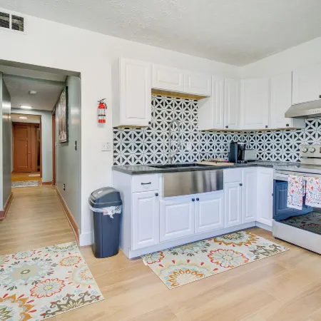 Jetted Tub Dayton Condo, 2 Mi to Oregon District