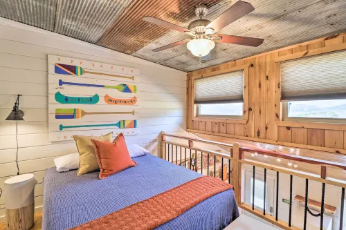 Cheery Pet-Friendly Studio w/ Shared Fire Pit - Homestays