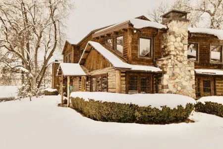 Engen Hus Bed and Breakfast Отели в г. Холладей