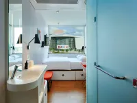 Citizenm Miami Worldcenter Hotels near Frost Science