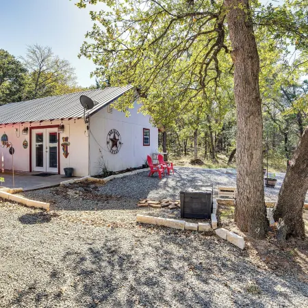 1 Mi to Park and Boat Ramp! Lake Texoma Retreat