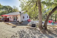1 Mi to Park and Boat Ramp! Lake Texoma Retreat - Wifi