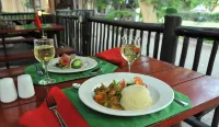 Cresta Riley's Hotel - breakfast