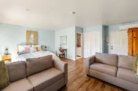 Hollywood Hideaway: Cozy Guesthouse Near Universal