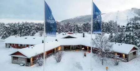 Lapland Hotels Sirkantähti Отели рядом с достопримечательностью «Snow Village»