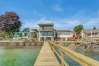 Spacious Riverfront Home w/ Dock in St Clair! - Homestays