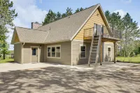 3 MI to Lake: Pet Friendly Wabeno Cabin! - Homestays