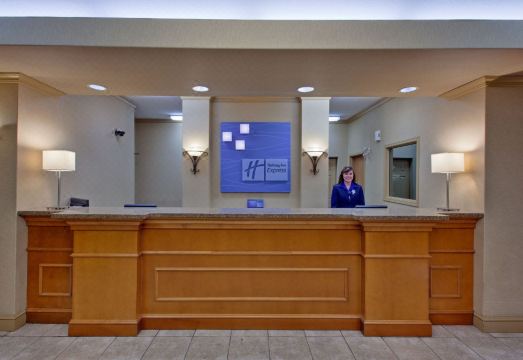 5. 홀리데이 인 익..