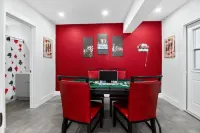 3-BDR Guitar House, Walk to Casino, located close to EVERYTHING