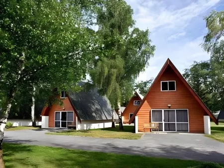 Mountain Chalets Motel