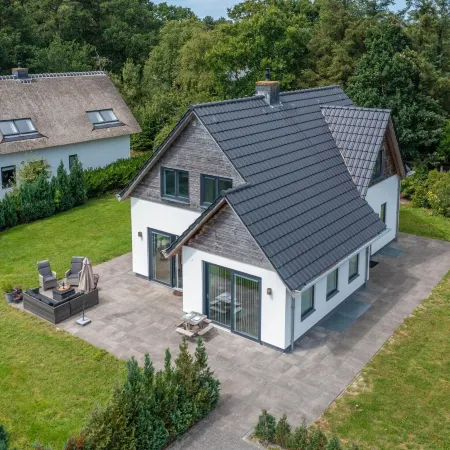 Spacious and Bright 10-person Holiday Villa