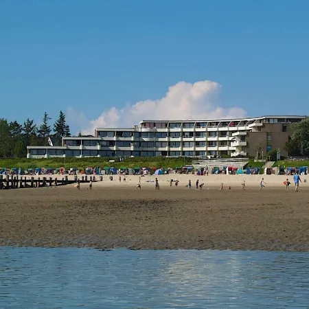 Penthouse by North Sea with Pool and Sauna