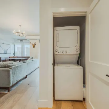 Whitefish Loft, Downtown Condo for 6