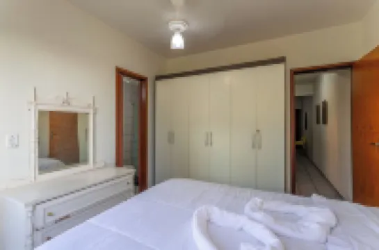 Apto Pet Friendly com Garagem na Enseada Azul Hôtels à : 