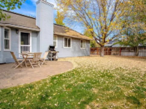 In the Heart of Hailey; Private Pet-friendly 3 Bedroom Home With Garage Hotels in Hailey