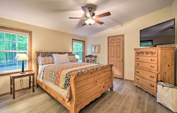 Tranquil Cabin Getaway Near Red Cedar Lake!
