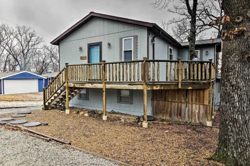 Stockton Lake Escape w/ Kitchen, Half Mile to Lake - Wi-Fi