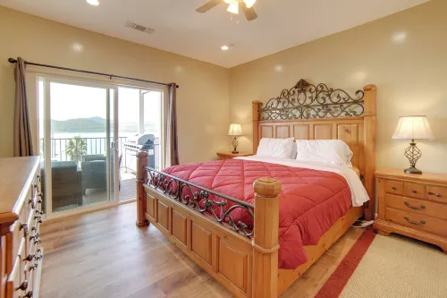 Clearlake Vacation Rental w/ Nearby Lake Access! - parking