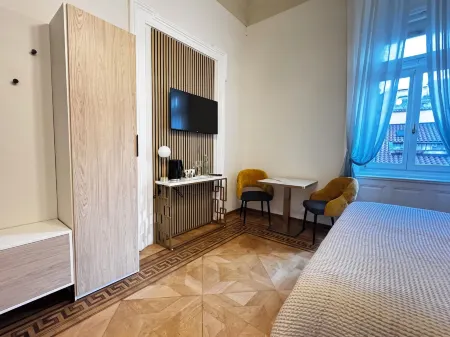 Bed & Chic art rooms