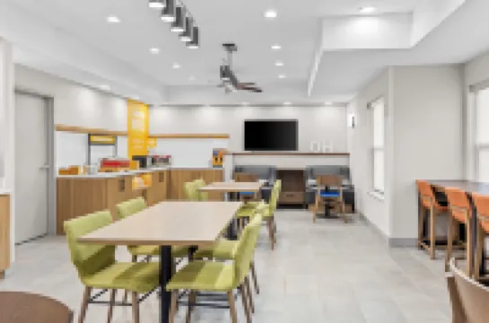 阿克倫費爾勞恩歡朋酒店