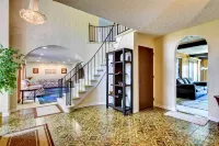 Spacious Buffalo Brick Home w/ Backyard! - مطابخ