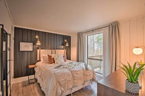 Designer Retreat w/ Pool, Golf + Beach Access! -  Privatzimmer