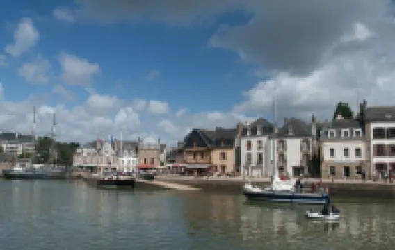 Exceptional view of the port of St-Goustan for this renovated 2-room apartmen